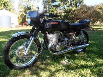 Suzuki GT750: Suzuki's big wet triple - Old Bike Australasia