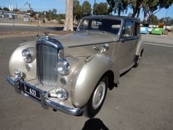 1954 BENTLEY R TYPE AUTOMATIC SEDAN